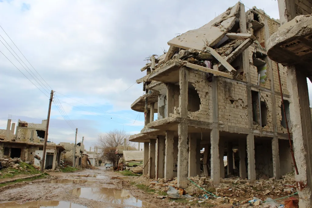 Li kolanên Kobanê nivîs û keskesorên bîranînên şehîdan