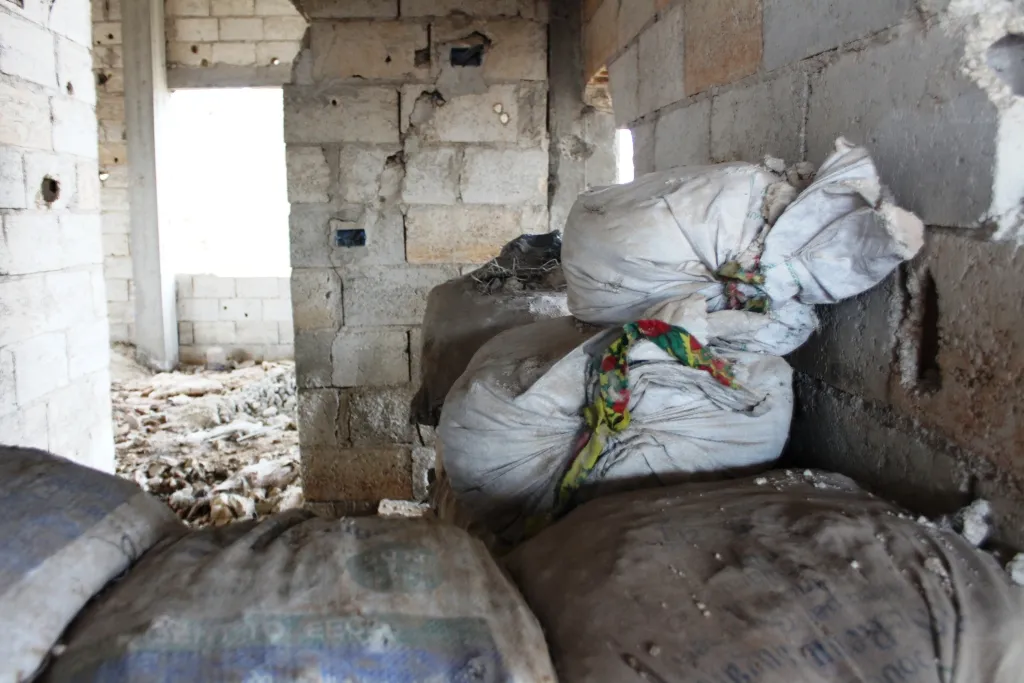Li kolanên Kobanê nivîs û keskesorên bîranînên şehîdan