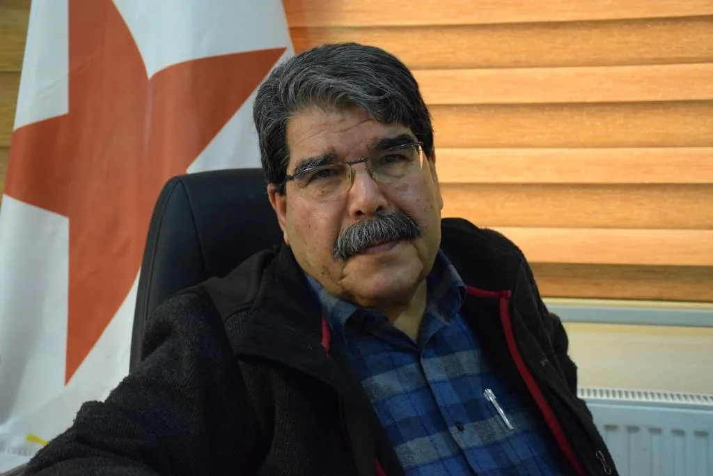 Mislim: Hin aliyan eşkere ji me re got divê hûn nebin yek