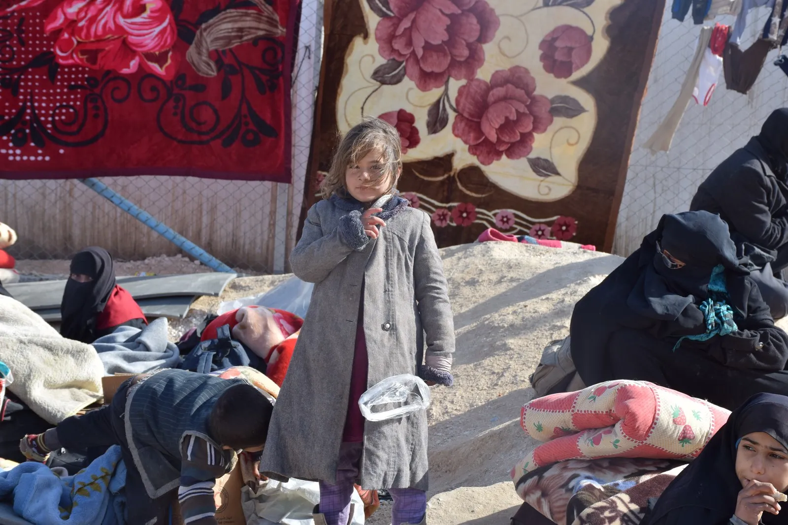 Kampa Holê 5 hezar malbatên ji Hecîn û Baxozê pêşwazî dike