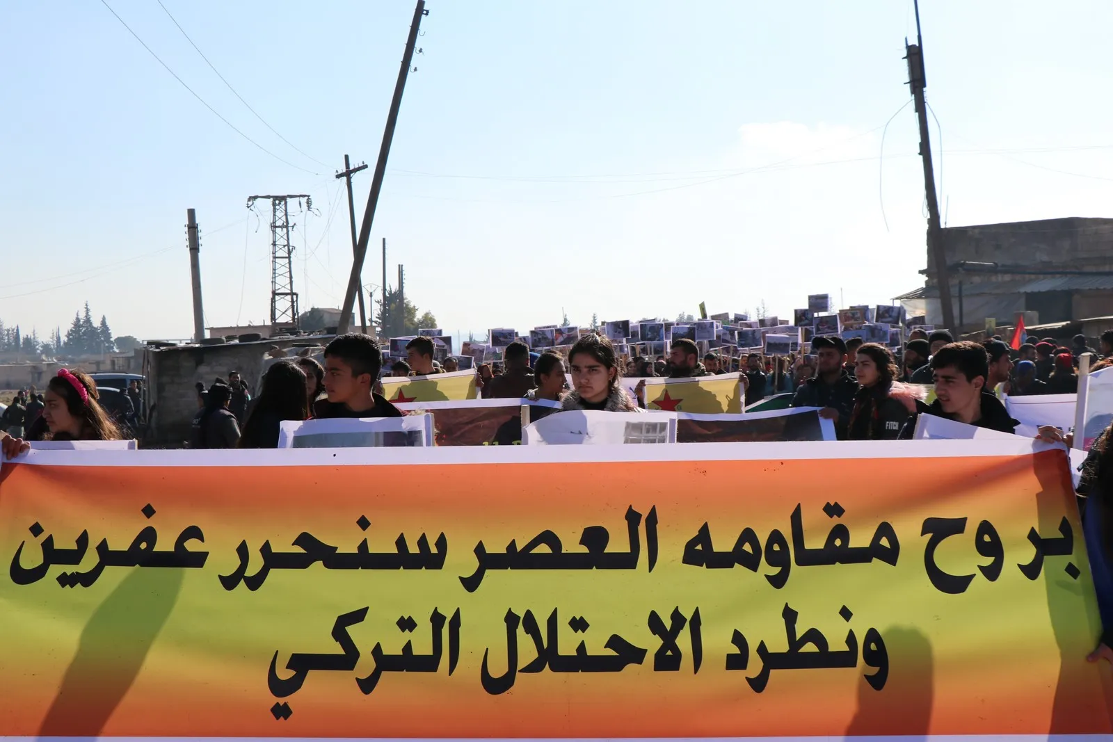 Bi hezaran şêniyên Efrînê: Em ê li Efrînê vegerin…