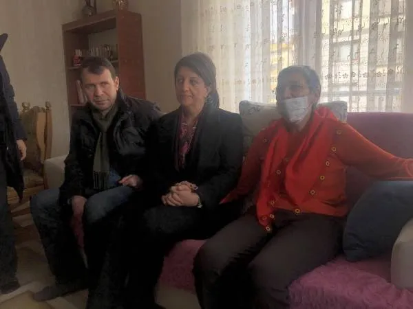 Dîmen û wêneyên destpêkê yên Leyla Guven