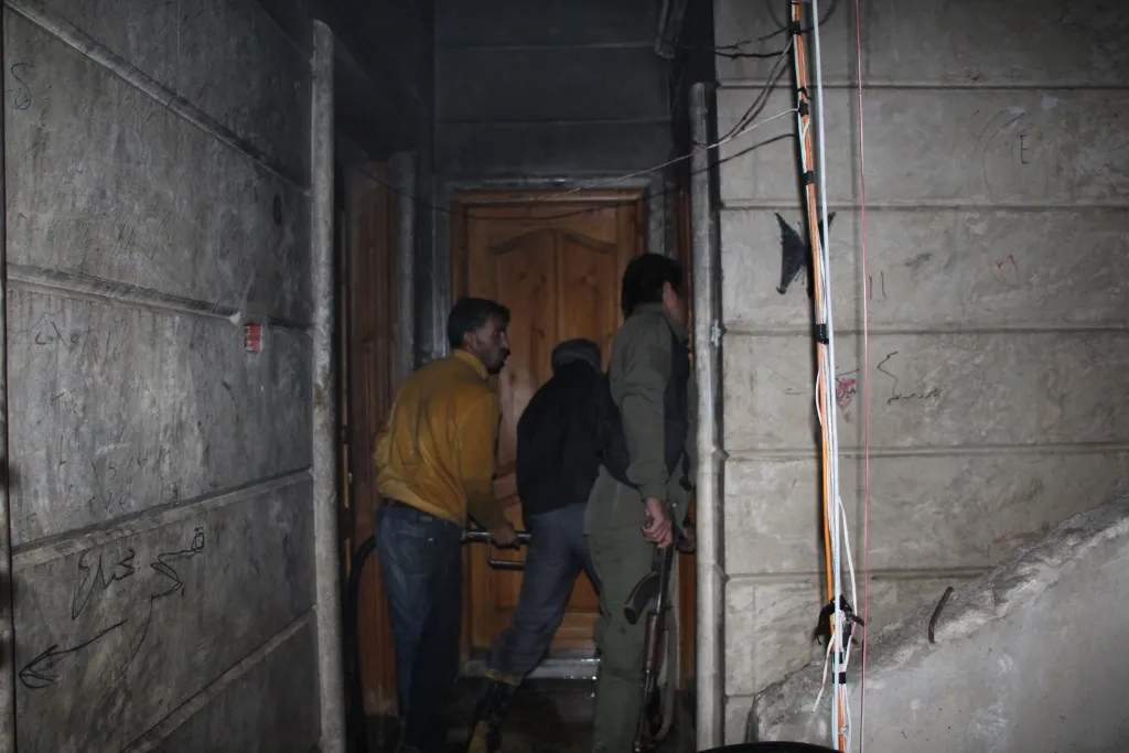 Li Minbicê tîma agirkujiyê şewata li malekê vemirand