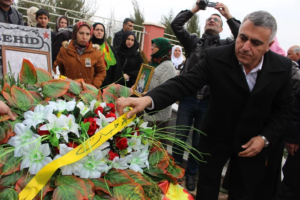 Şehîd Xebat li ser gora xwe hate bibîranîn