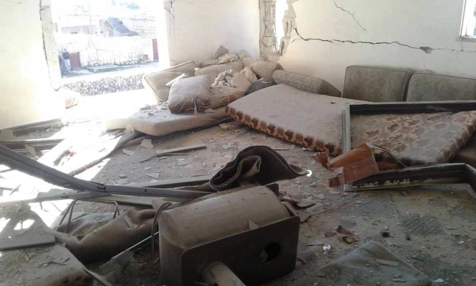 Di êrîşa çeteyên dewleta Tirk de jinek û hevserê wê birîndar bûn