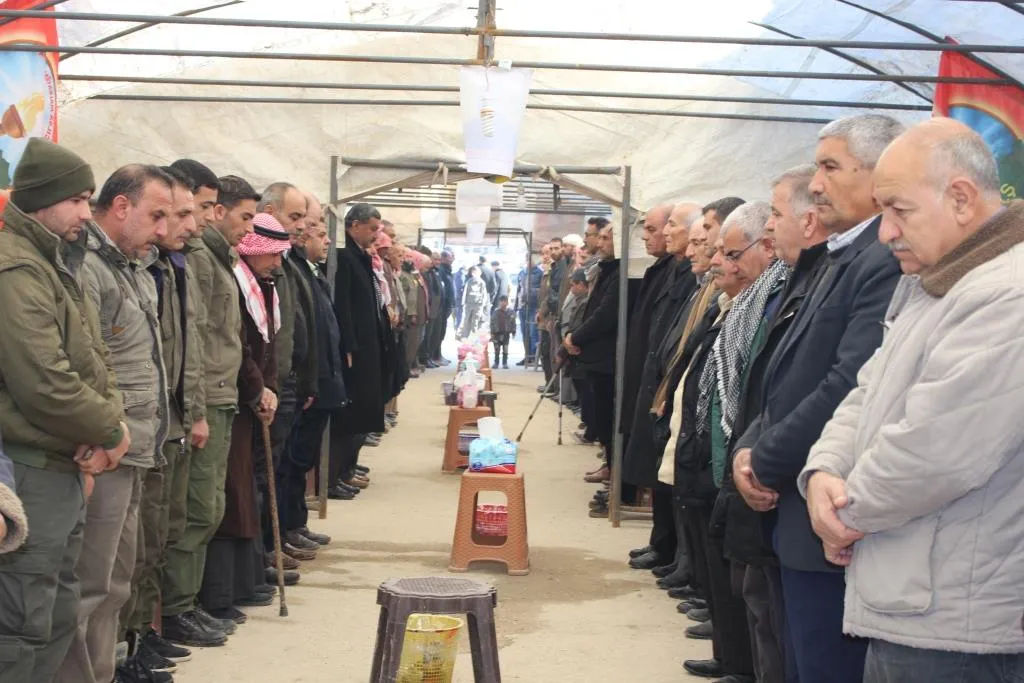 ‘Dema ku em şehîdekê xwe oxir dikin bi sedan kes amade ku çeka wî rakin‘