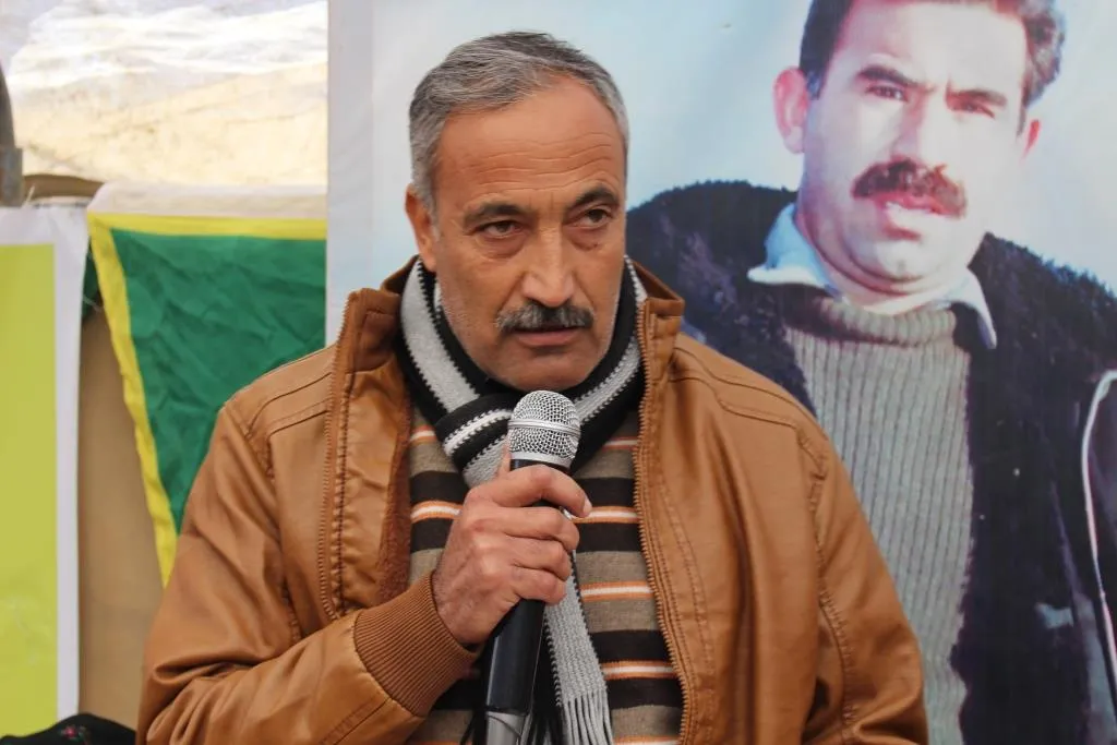 ‘Dema ku em şehîdekê xwe oxir dikin bi sedan kes amade ku çeka wî rakin‘