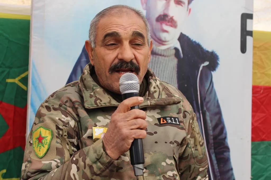 ‘Dema ku em şehîdekê xwe oxir dikin bi sedan kes amade ku çeka wî rakin‘