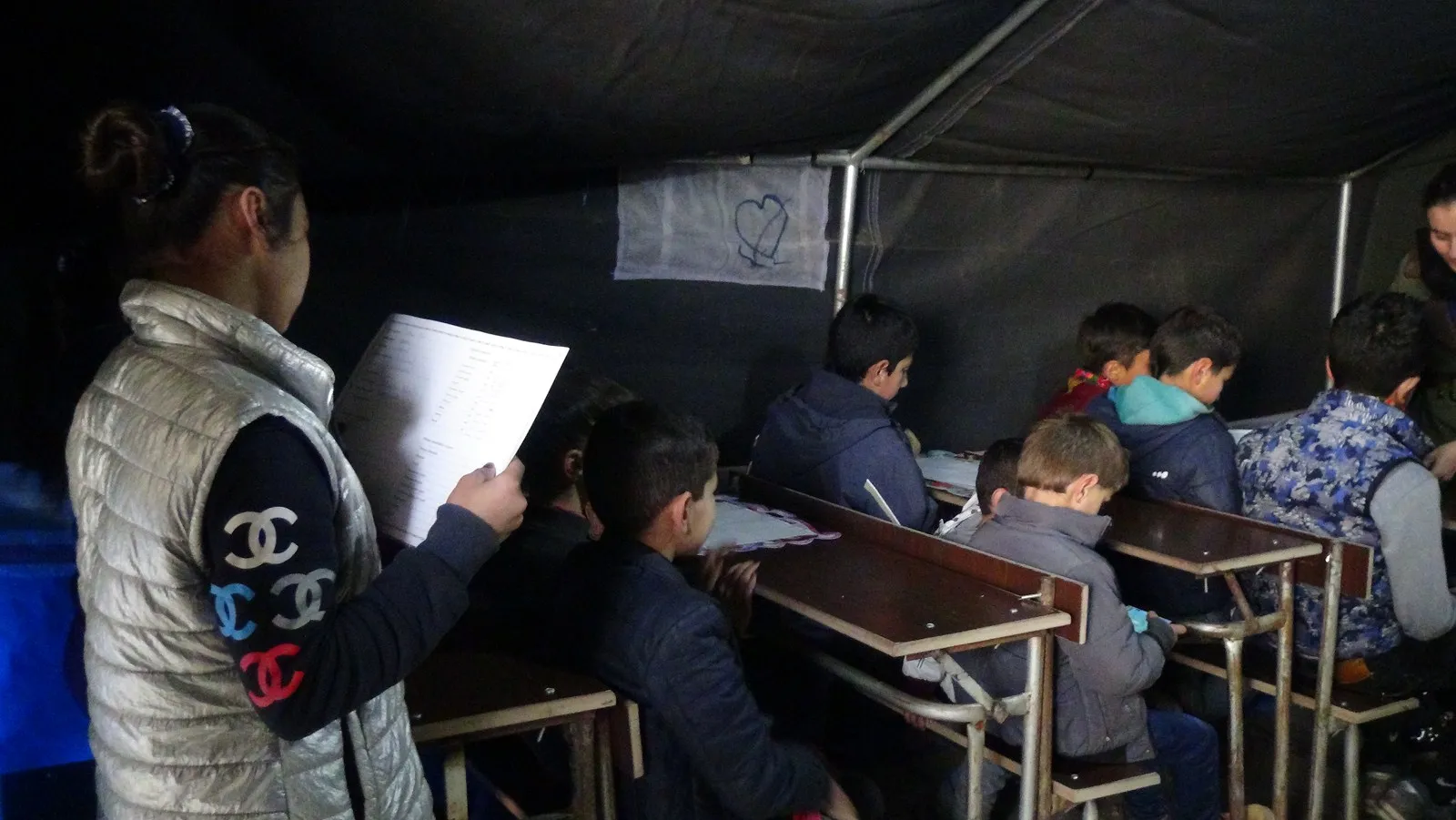 Xwendekarên Efrînê karnameyên xwe wergirtin