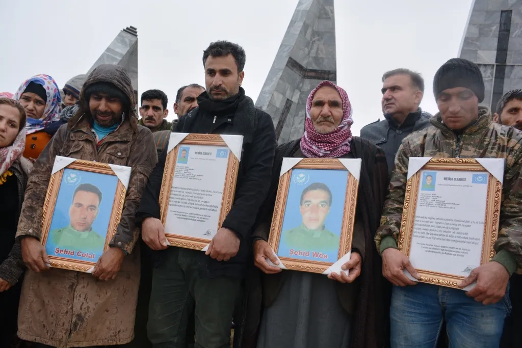 Kobanê 3`yê şehîdên xwe oxir kirin