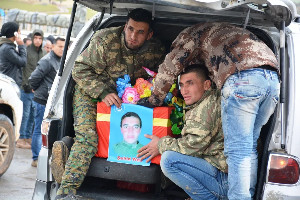 Kobanê 3`yê şehîdên xwe oxir kirin