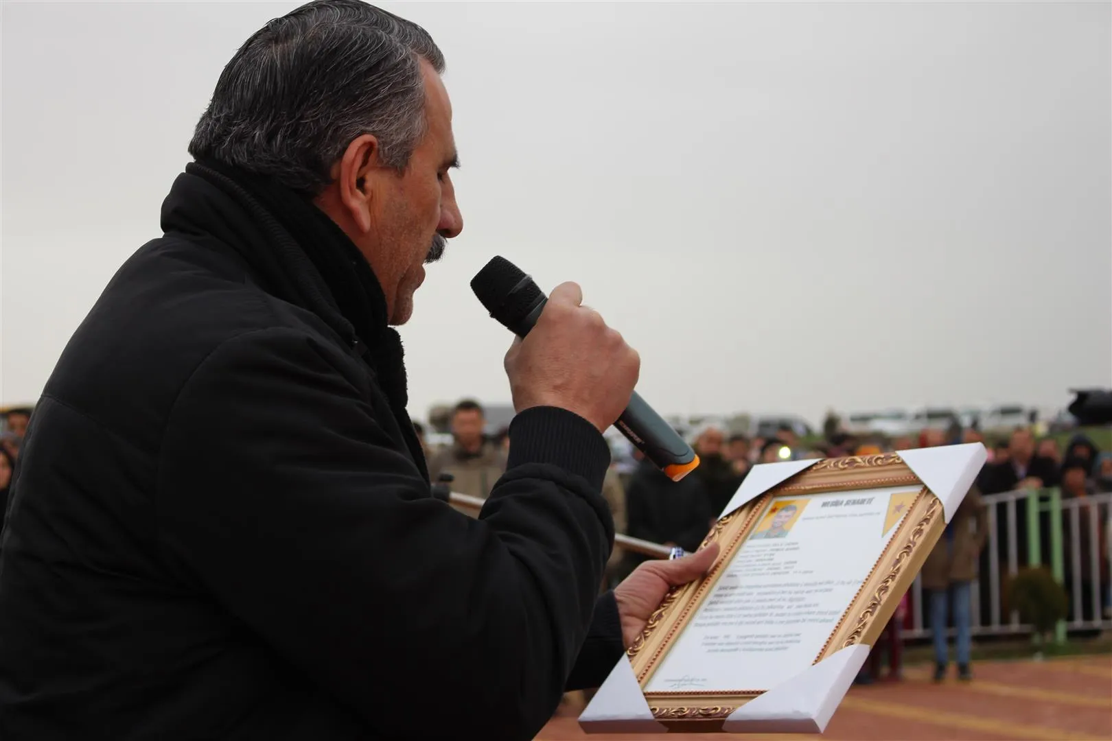 `Şehîd Xelîl li ser şopa 7 şehîdên malbatê çû`