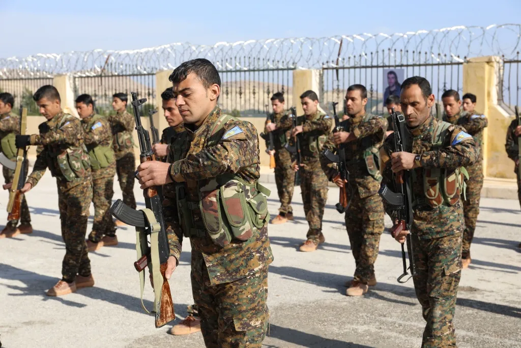 Akademiya"Şehîd Koçerîn" dewreya fermandaran bi dawî kir