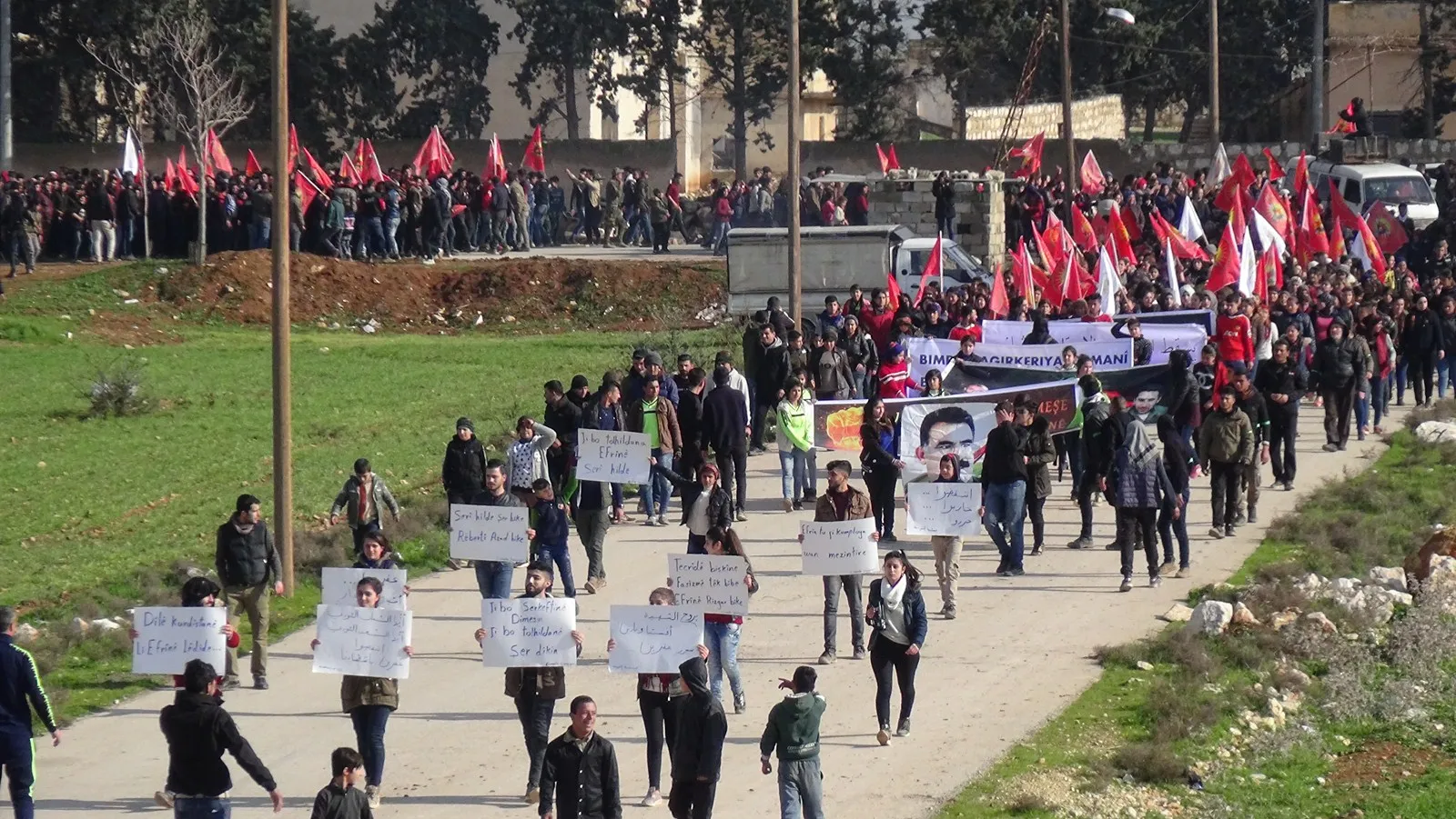 Ciwanên Efrînê li dijî dagirkeriya Tirkiyê meşiyan