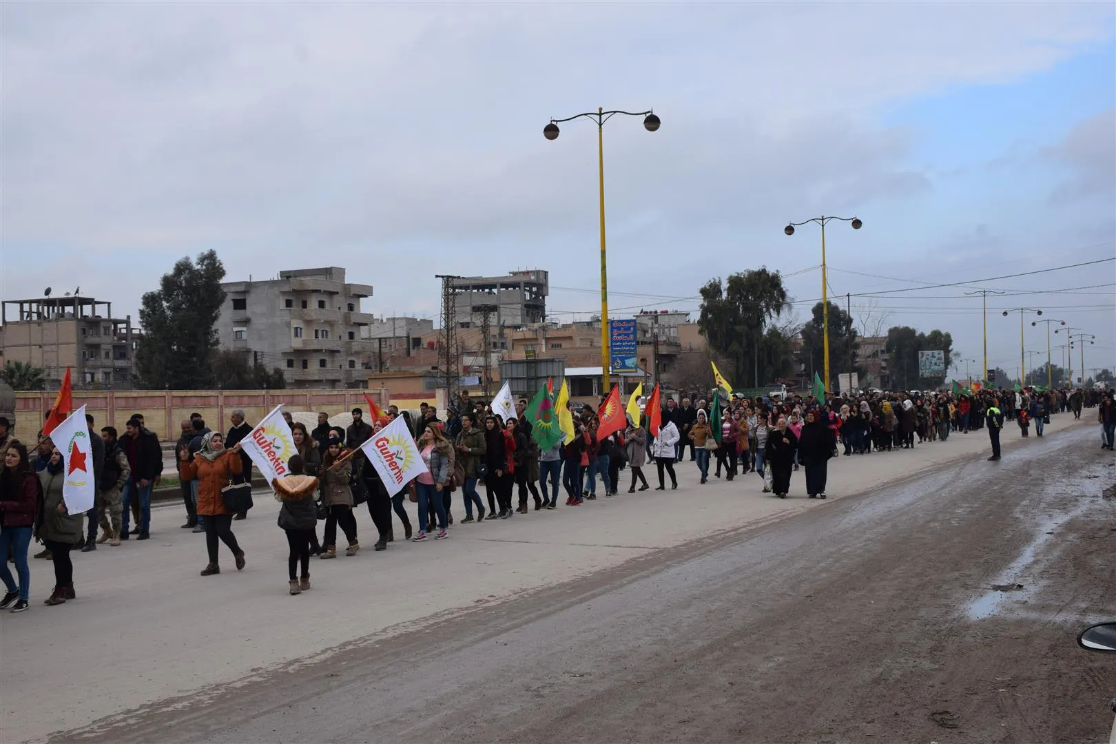 Ciwanên Hesekê li dijî dagirkeriya Tirkiyê meşiyan