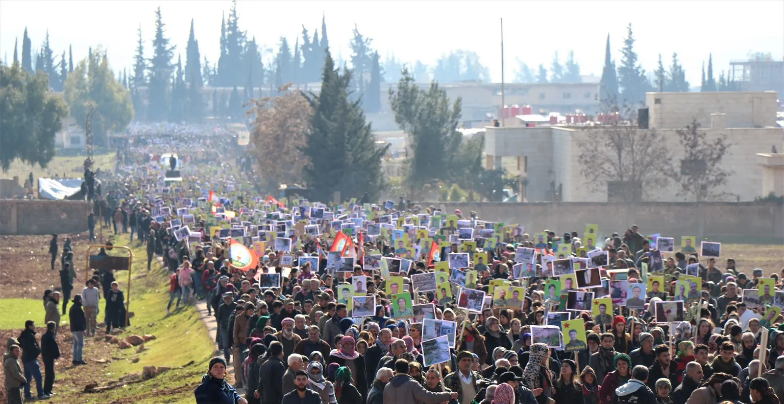 Li herêma Efrînê bi hezaran kes li dijî dagirkeriyê daketin qadan