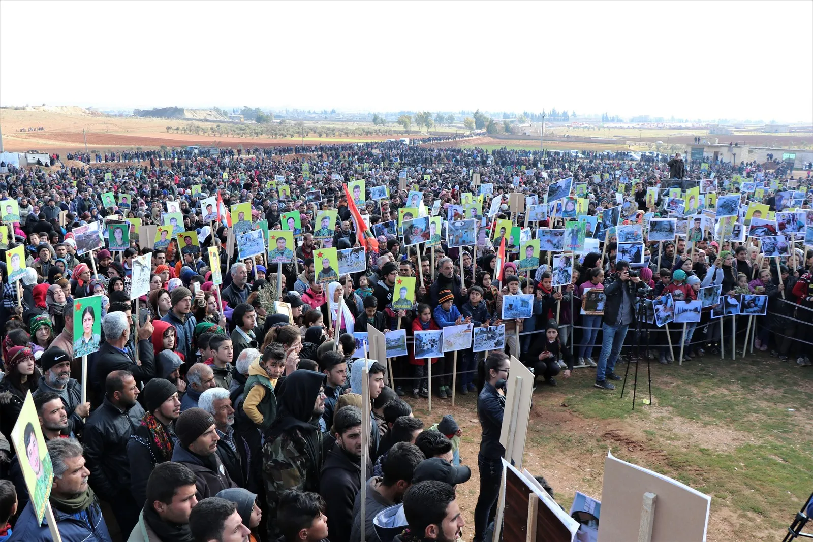 Li herêma Efrînê bi hezaran kes li dijî dagirkeriyê daketin qadan