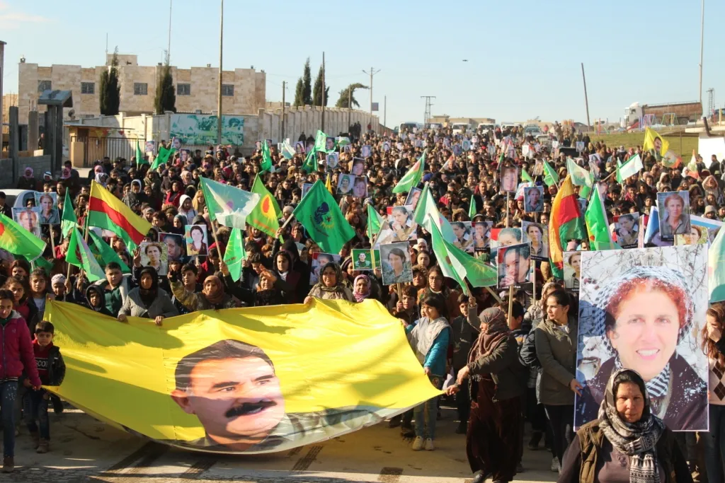 Li Kobanê Sakîne, Fîdan û Leyla bi meşekê hatin bibîranîn
