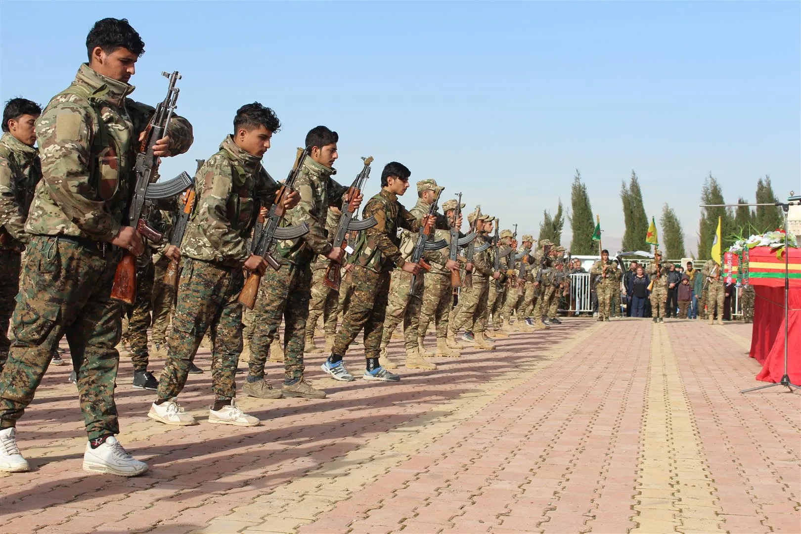Şêniyên Dêrikê 4 şehîdên xwe sparin axê