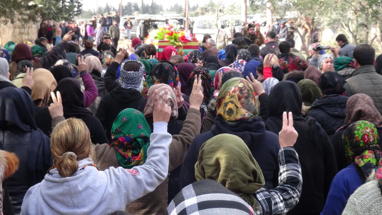 Cenazeyê şehîd Iwêş bi merasîmekê hate veşartin