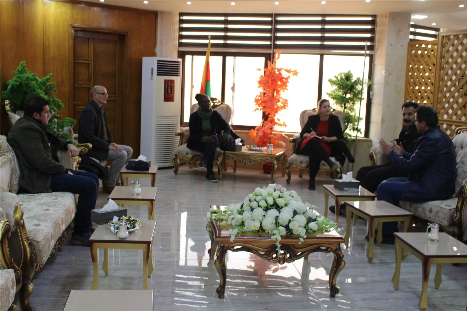 Şanedeyek ji parlementoyên Fransayê gihîşt Rojava
