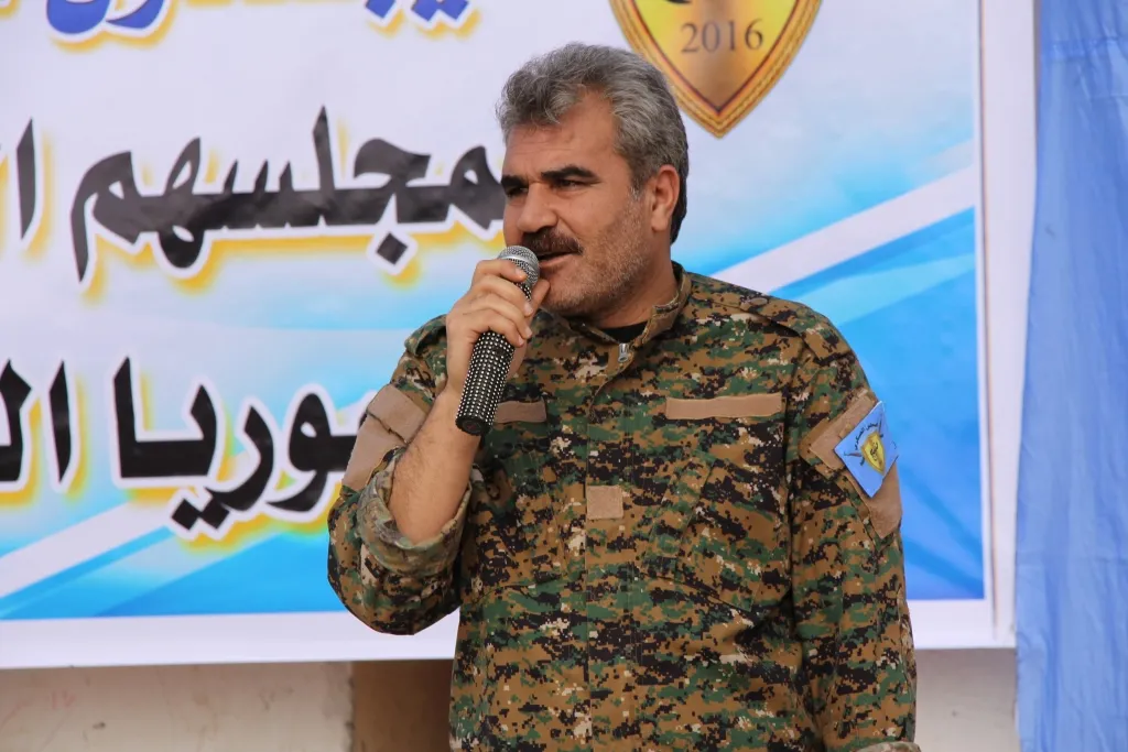 Bi hezaran şêniyên Minbicê piştgirî dane meclisa leşkerî û QSD