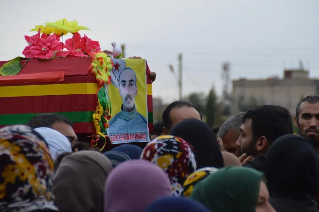 Gelê Qamişlo cenazeyê Şehîd Silêman spartin axê