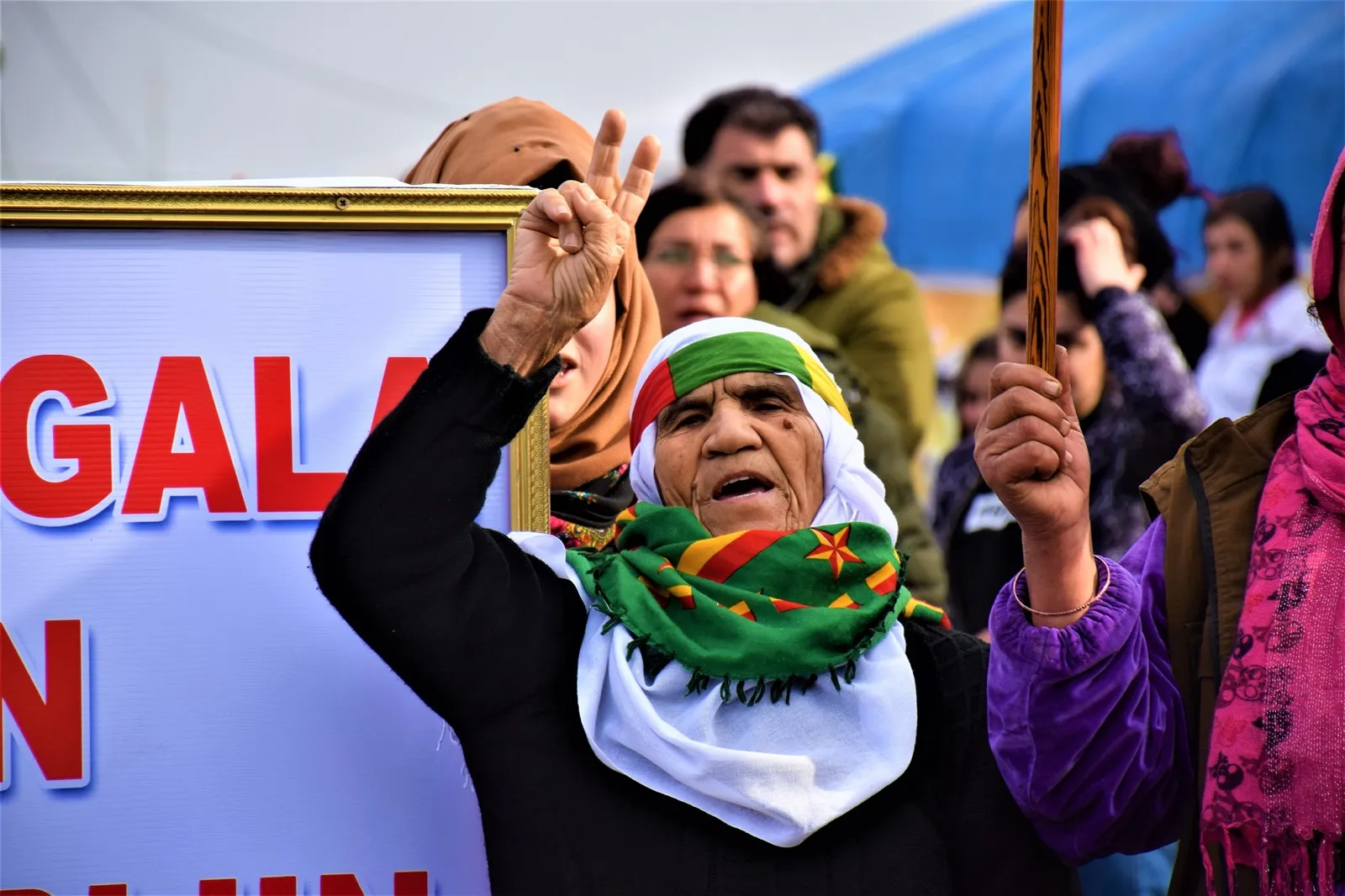 Çalakgerên mertalên zindî: Em gav paşde navêjin