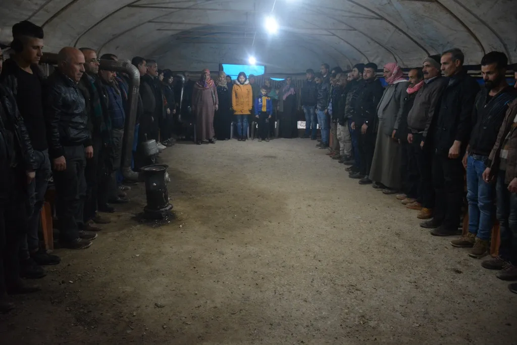 Partiyên siyasî çalakiya mertala zindî ya Kobanê dewr girtin