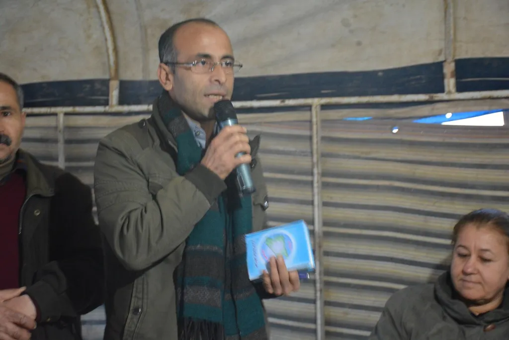 Partiyên siyasî çalakiya mertala zindî ya Kobanê dewr girtin