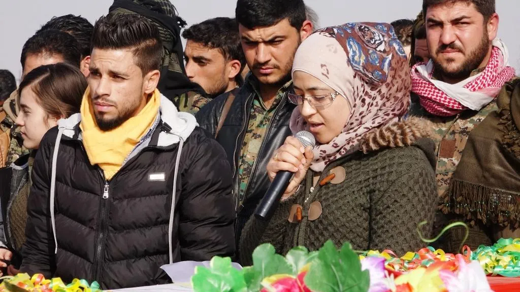Cenazeyê 3 şehîdan li Reqayê hatin veşartin