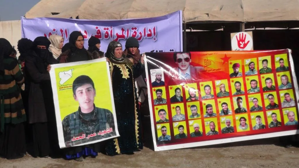Jinên Dêrazorê: Li hember êrîşan em ê bêdeng nemînin