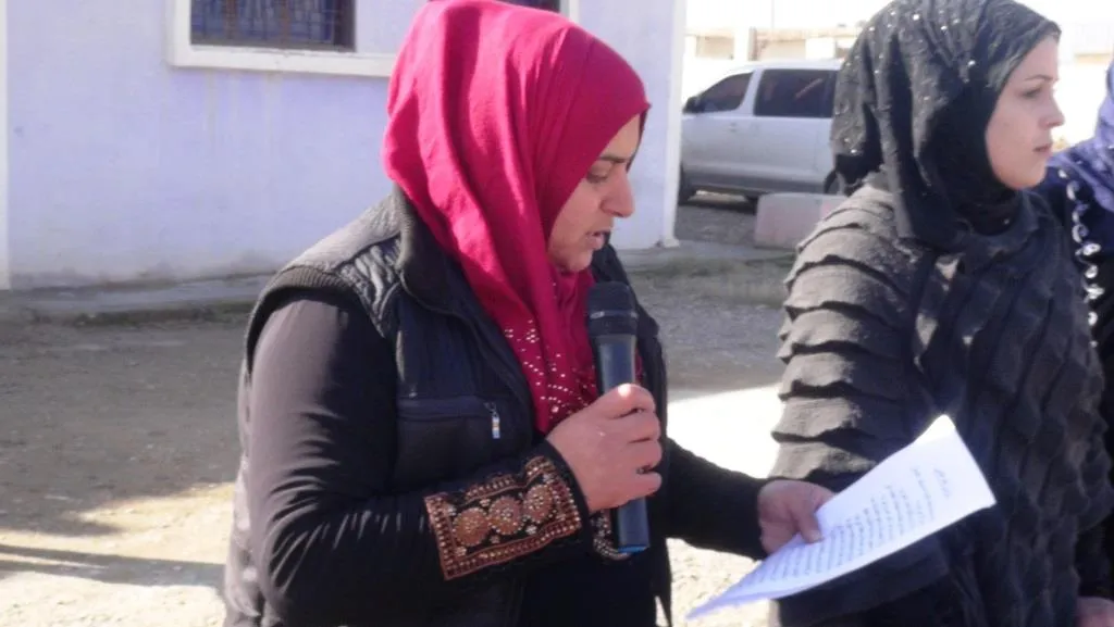 Jinên Dêrazorê: Li hember êrîşan em ê bêdeng nemînin