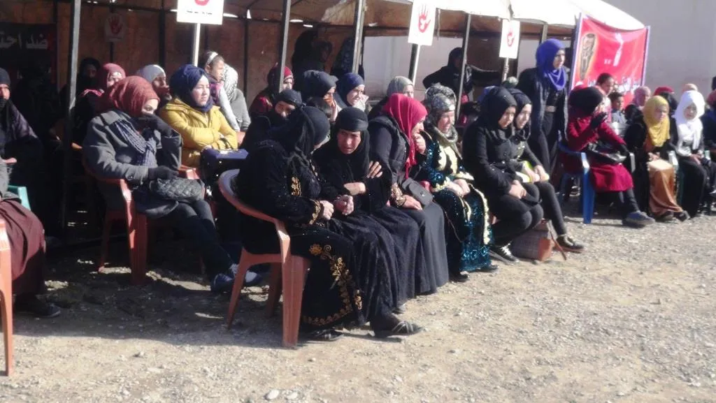 Jinên Dêrazorê: Li hember êrîşan em ê bêdeng nemînin