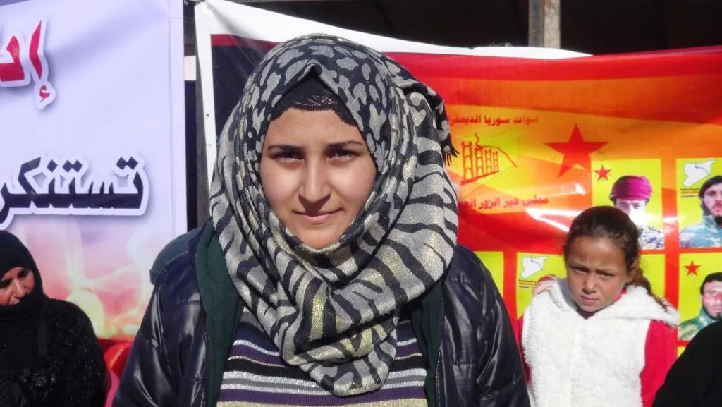 Jinên Dêrazorê: Li hember êrîşan em ê bêdeng nemînin