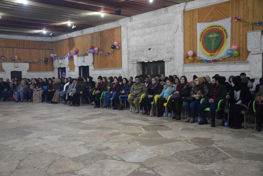 Akademiya Tenduristiyê ya Rojava dewreya 43 xwendekaran qedand