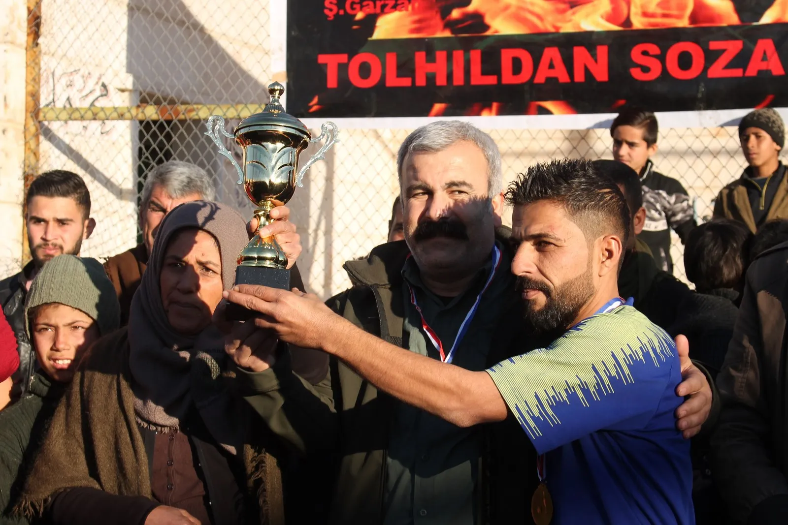 Tîma Ciwanên Efrînê B xelata turonveyê wergirt