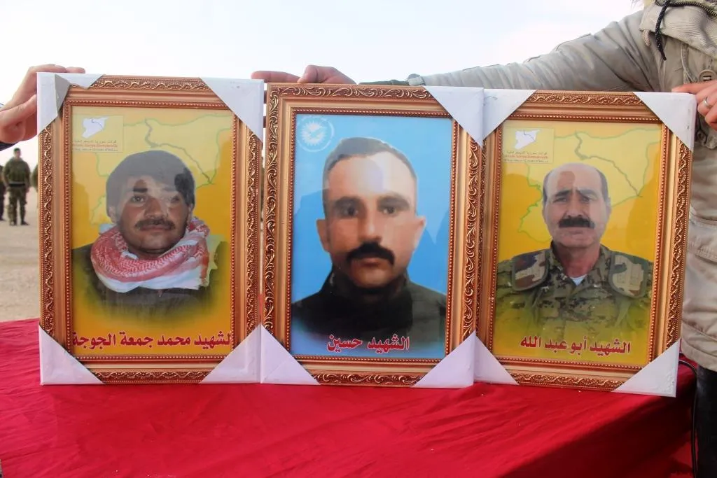 Li Reqayê cenazeyê 3 cangoriyên azadiyê bi merasîmekî  heybet hatin veşartin