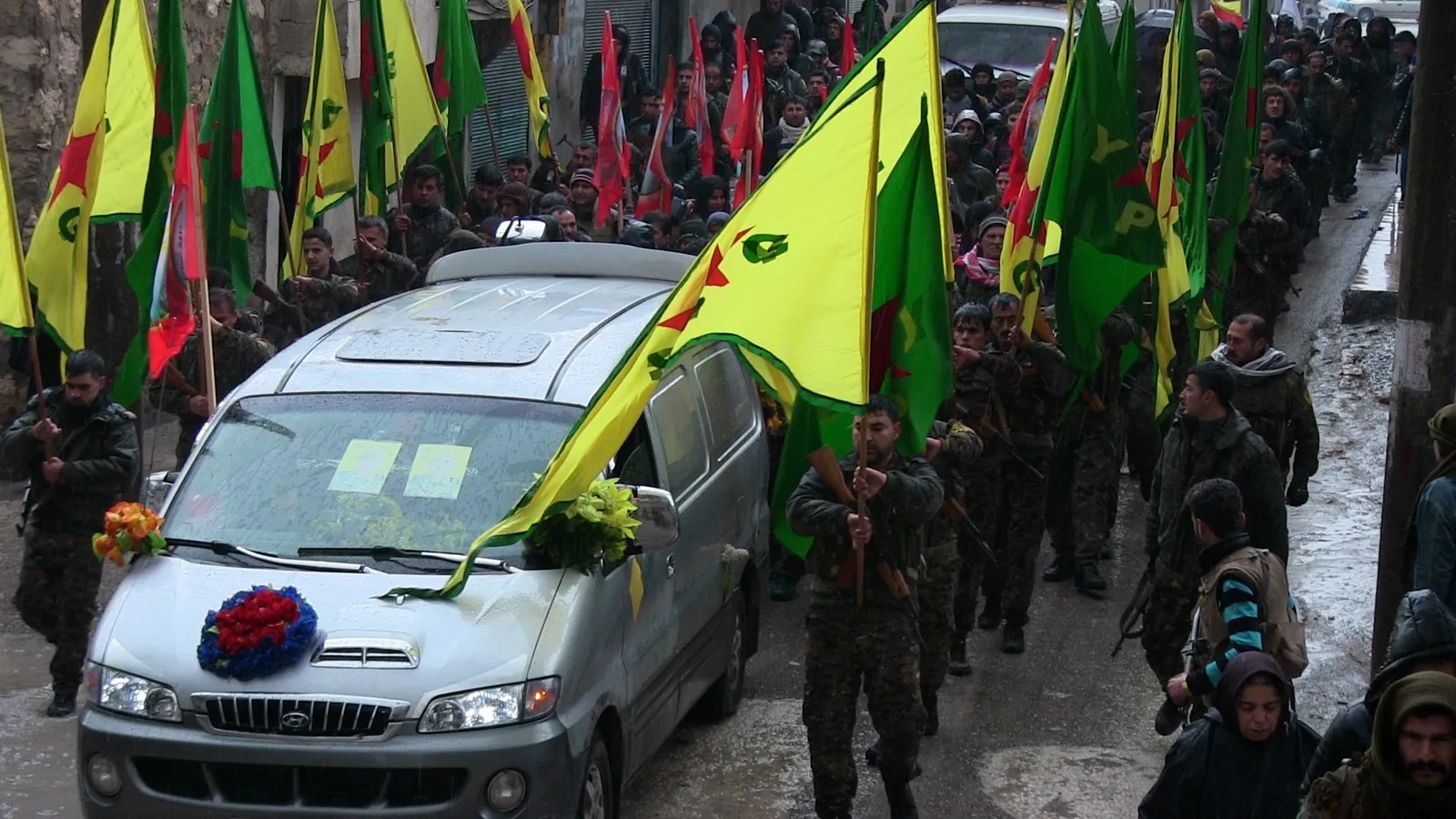 Cenazeyê şehîd Nadir bi merasîmeke girseyî hate veşartin