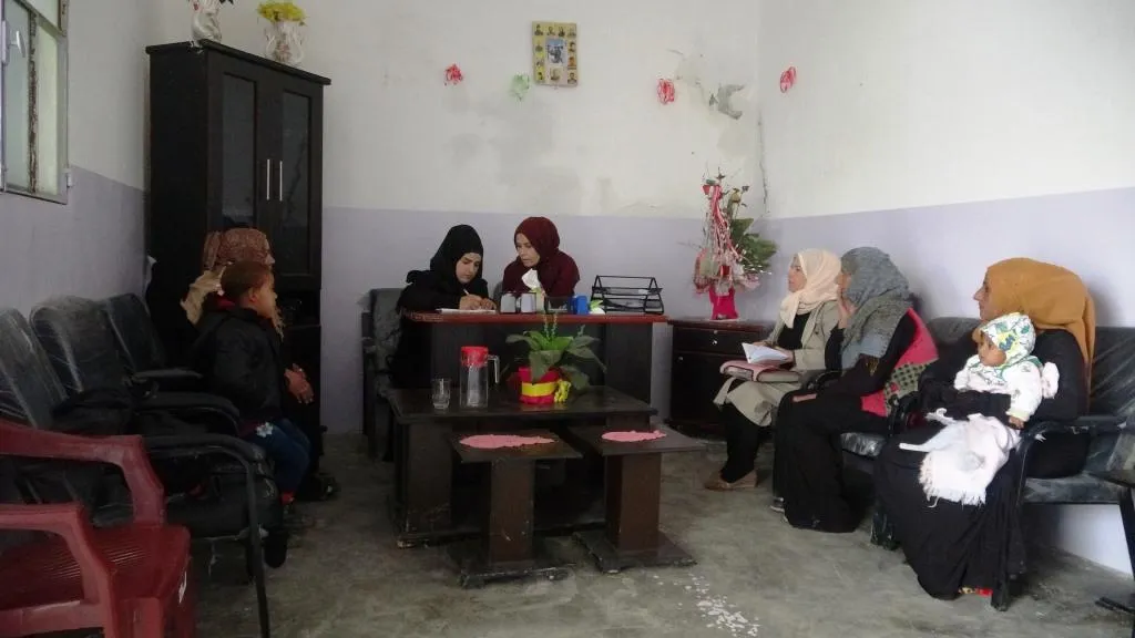 Li Reqayê 256 komînên jinan