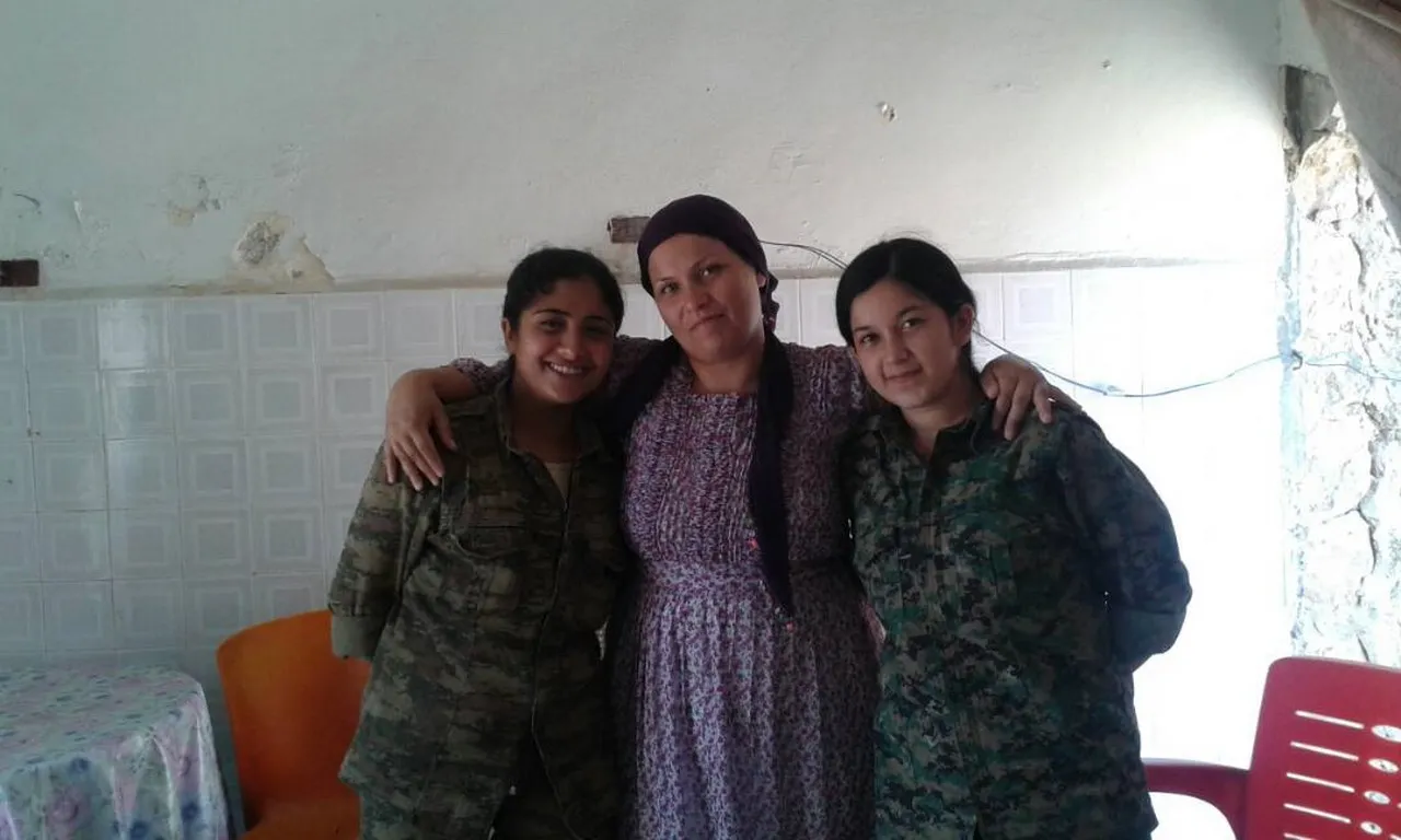 Vejîn û Barînê bi dengên xwe yên zîz eniyên berxwedanê gur dikirin