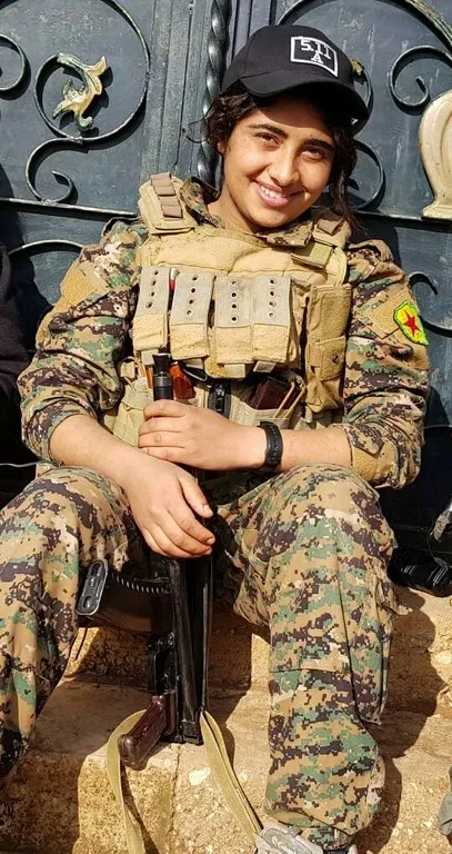 Vejîn û Barînê bi dengên xwe yên zîz eniyên berxwedanê gur dikirin