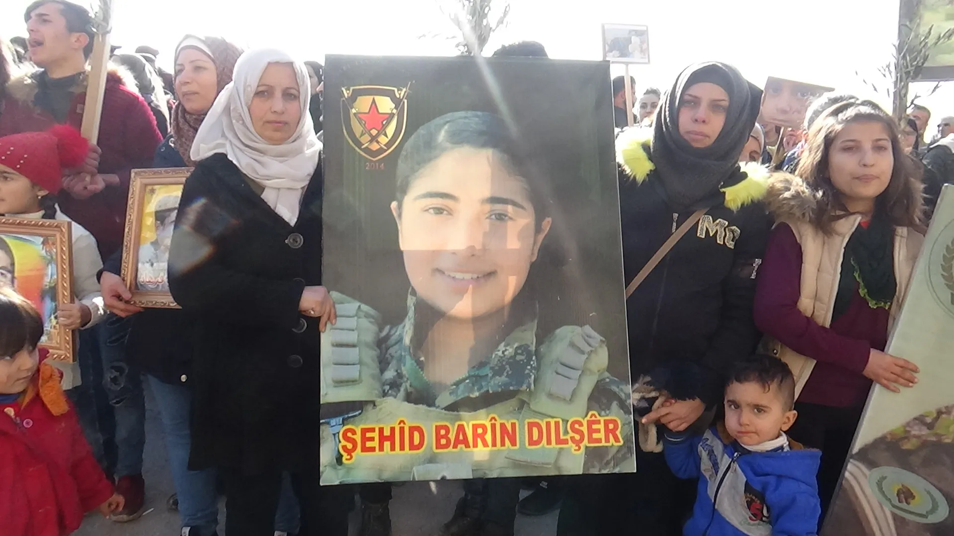 Vejîn û Barînê bi dengên xwe yên zîz eniyên berxwedanê gur dikirin