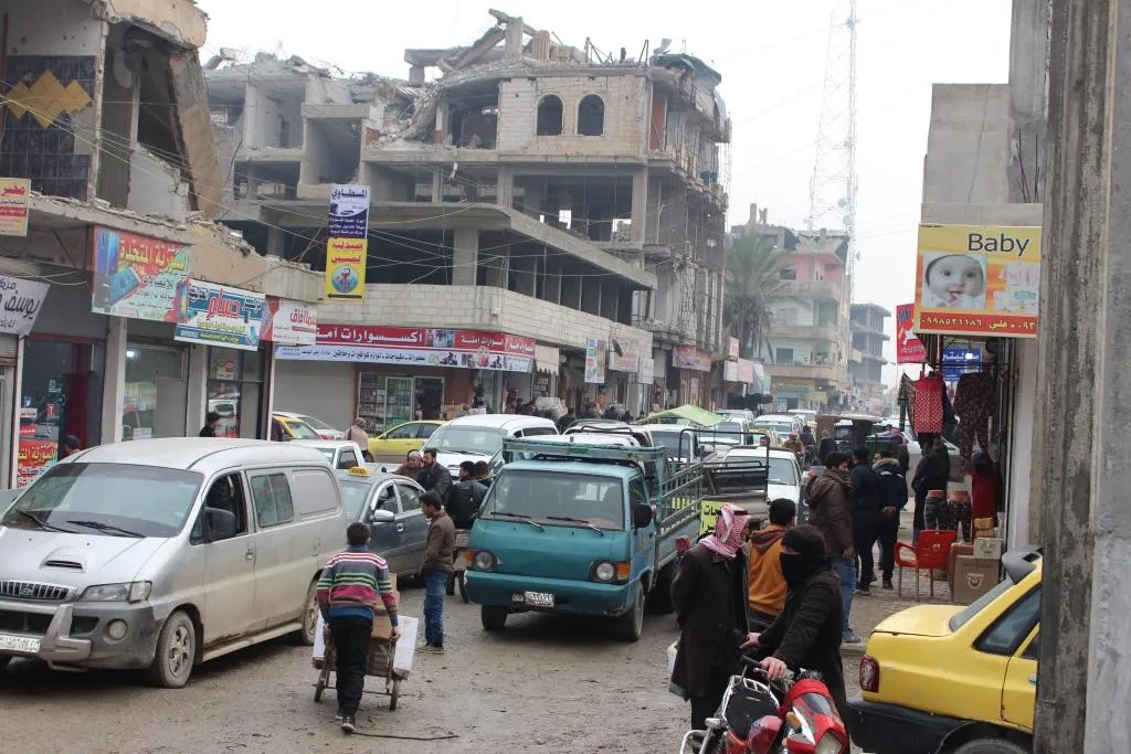 Reqa, 340 hezar şênî û 140 hezar koçberan hembêz dike