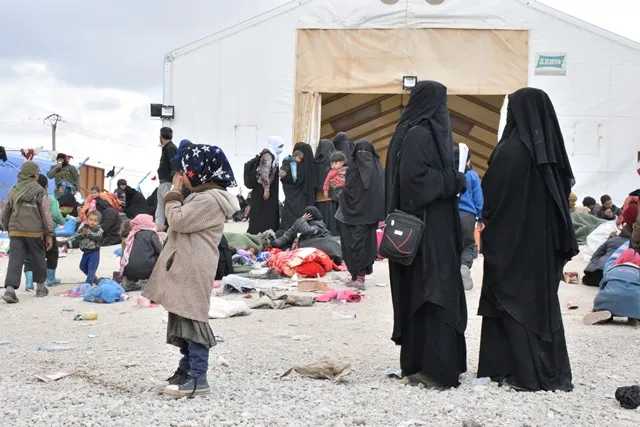 800 koçberên din gihîştin kampa Holê