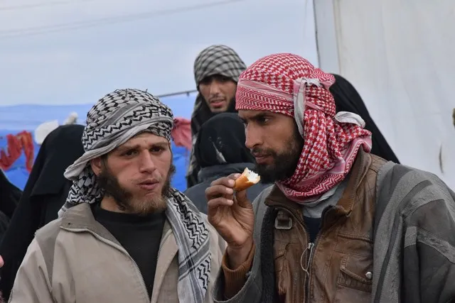 800 koçberên din gihîştin kampa Holê