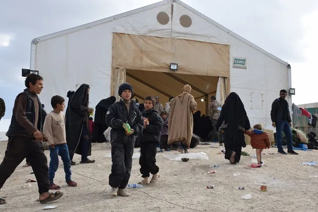 800 koçberên din gihîştin kampa Holê