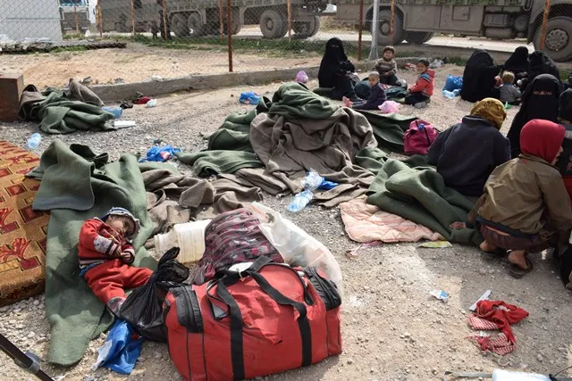 800 koçberên din gihîştin kampa Holê