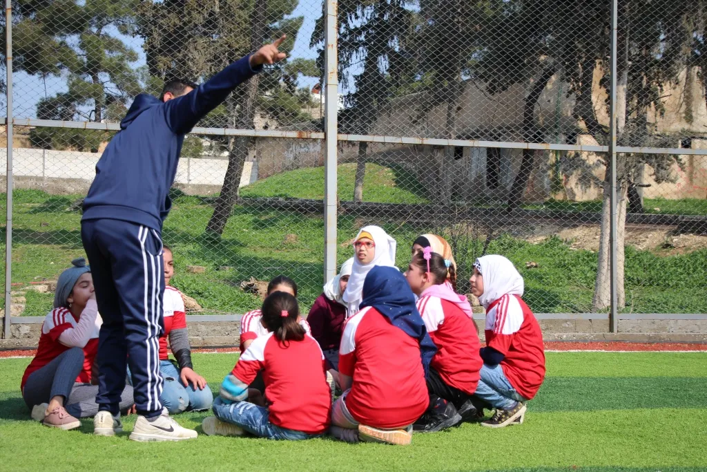Yekemîn pêşbaziya jinan a futbolê li bajarê Minbicê dest pê kir