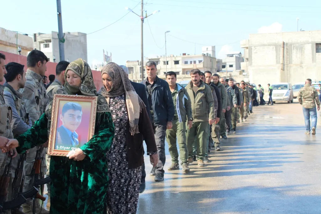 Kobaniyan sersaxî ji malbatên şehîdên YPG û QSD’ê re xwest